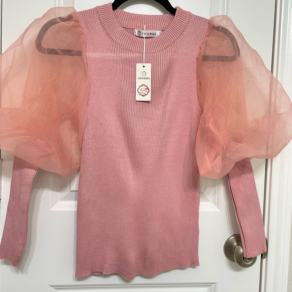 Pink cute puff sweater. Medium